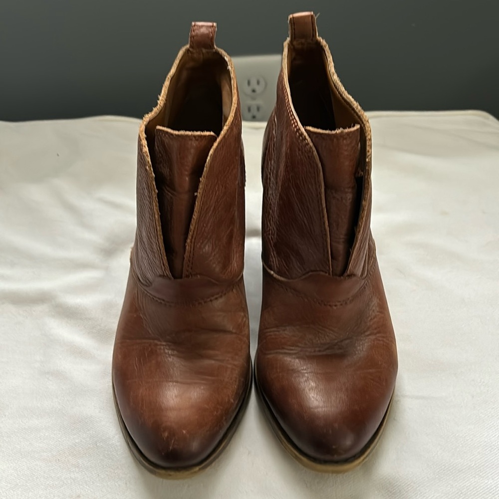 Lucky size 9 brown booties